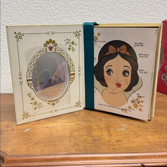 Bésame Cosmetics x Disney’s Snow White The 1937 Collection Storybook Palette - Picture 7 of 11